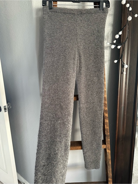 HUE Pants - HUE Gray Knit Leggings, size M/L